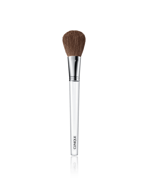 Blush Brush, Perfekcyjnie dopasowany pod względem wielkości oraz miękko zwężający się pędzel do aplikacji różu w kamieniu. Antybakteryjna technologia.