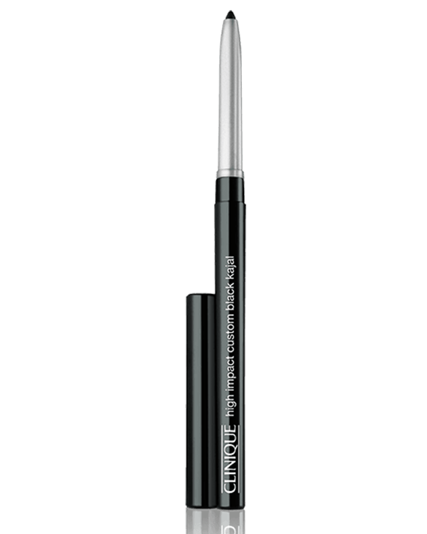 High Impact™ Custom Black Kajal, Napakowany w pigment ołówek Kajal zapewnia intensywny, ciemny kolor z 12-godzinną trwałością. Został opracowany z myślą o odporności na rozmazywanie, pot, wilgoć i wodę.